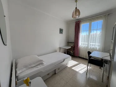 Chambre privée à Rue Santo Estello, image 1 de 6