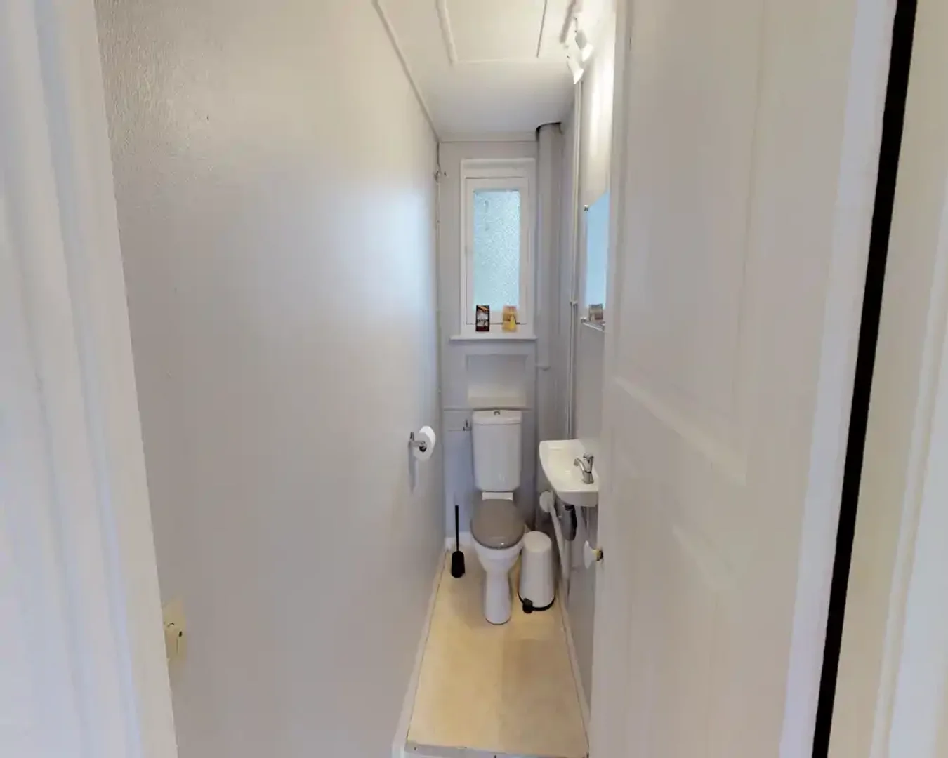 Student-friendly room in  with modern amenities