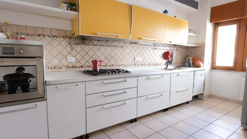 Quarto privado em Via Andrea Cordedda, 4, 07100 Sassari SS, Italy, imagem 10 de 32