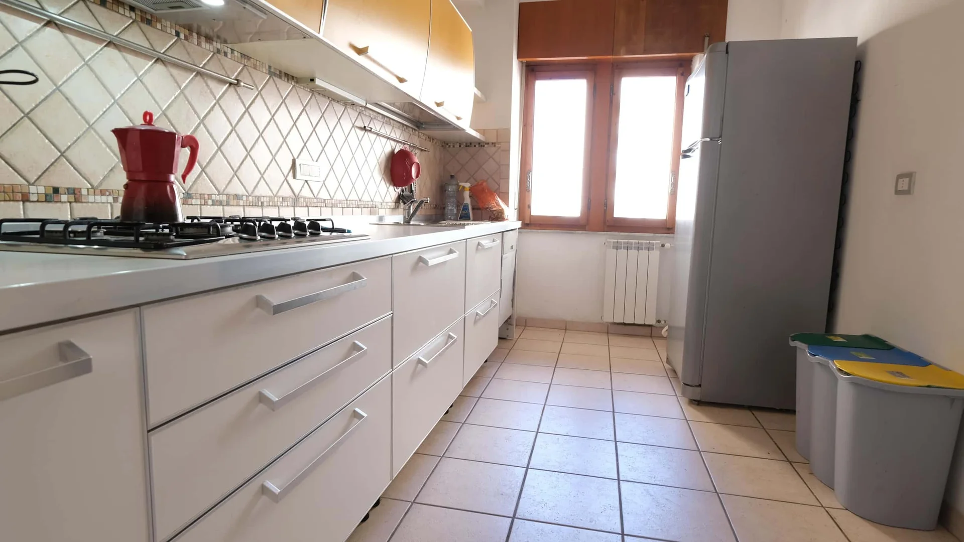 Habitación estudiantil económica cerca del campus en 