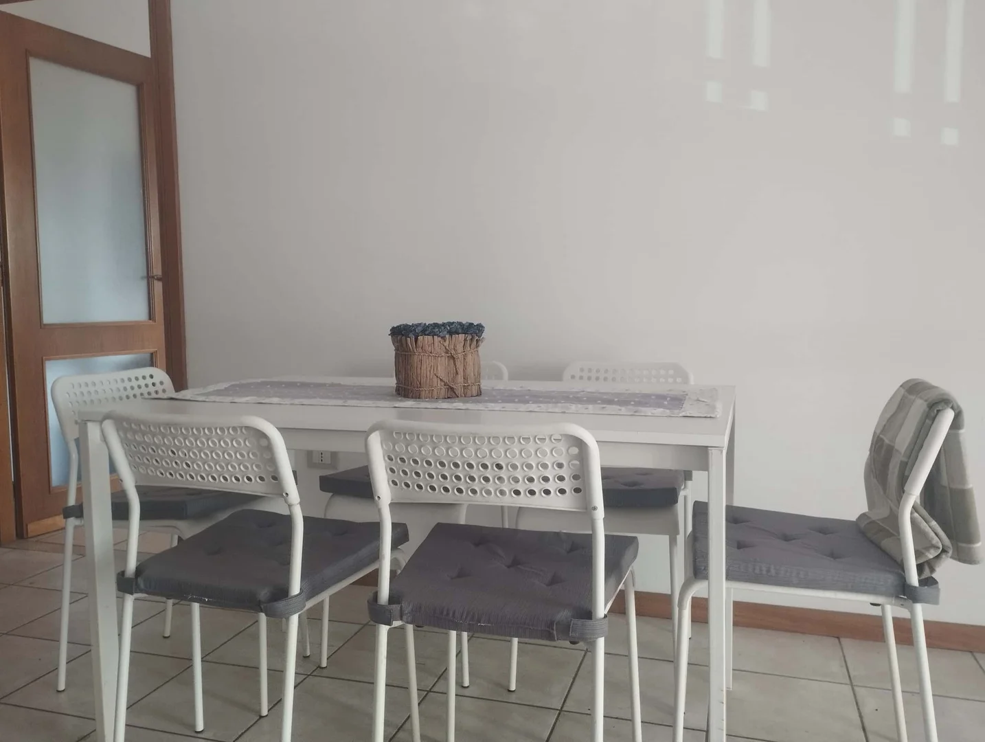 Habitación en apartamento estudiantil en alquiler en , completamente amueblado