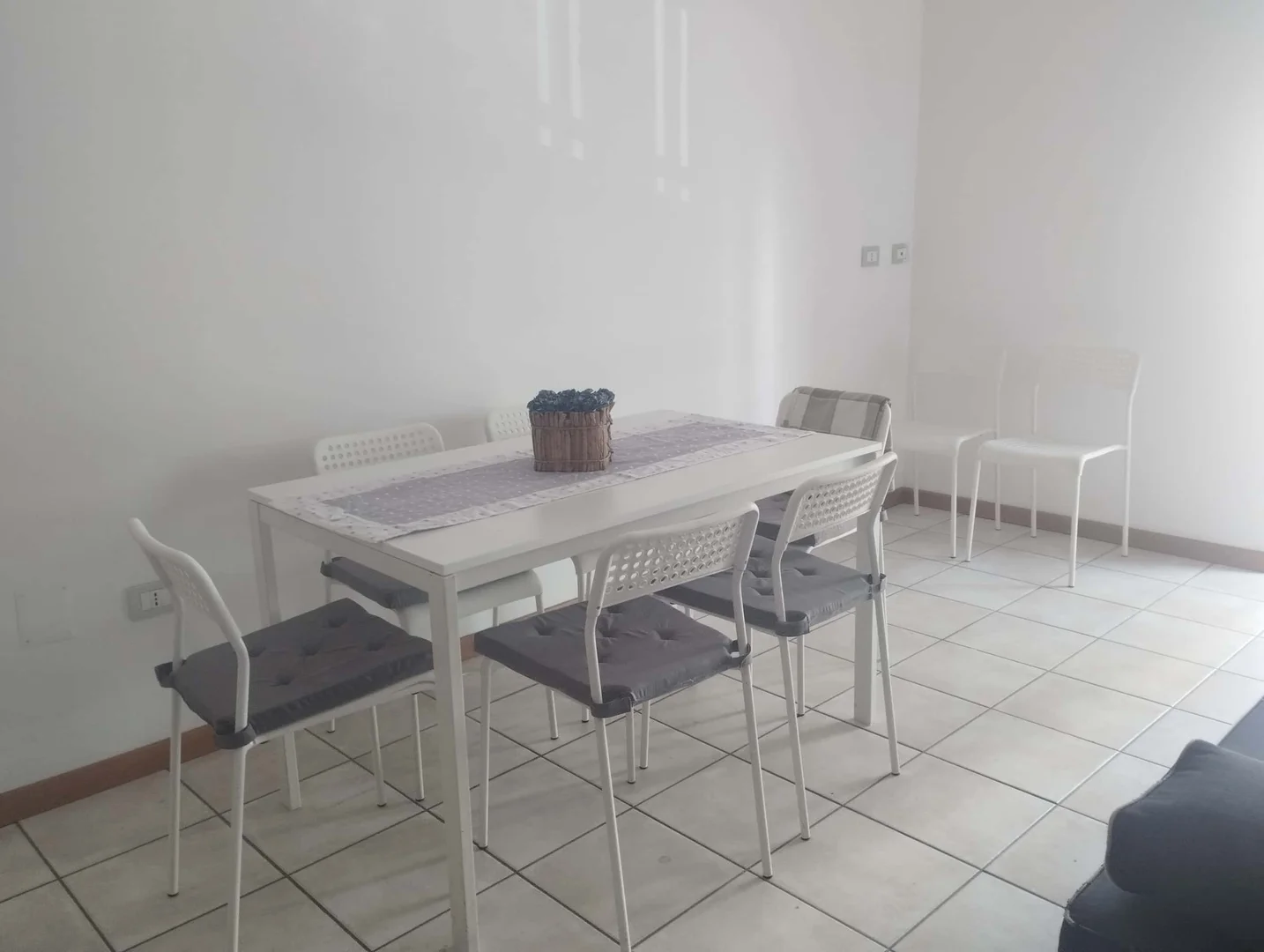 Habitación acogedora para estudiantes disponible en 