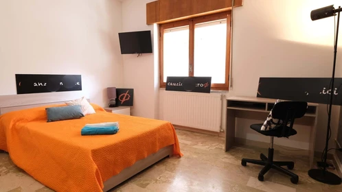 Alquiler de habitación en piso compartido en Sassari