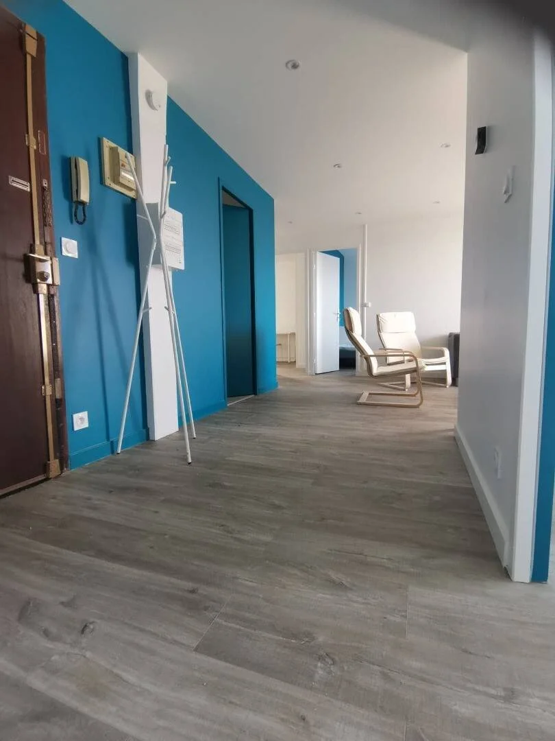'de modern olanaklara sahip öğrenci dostu oda