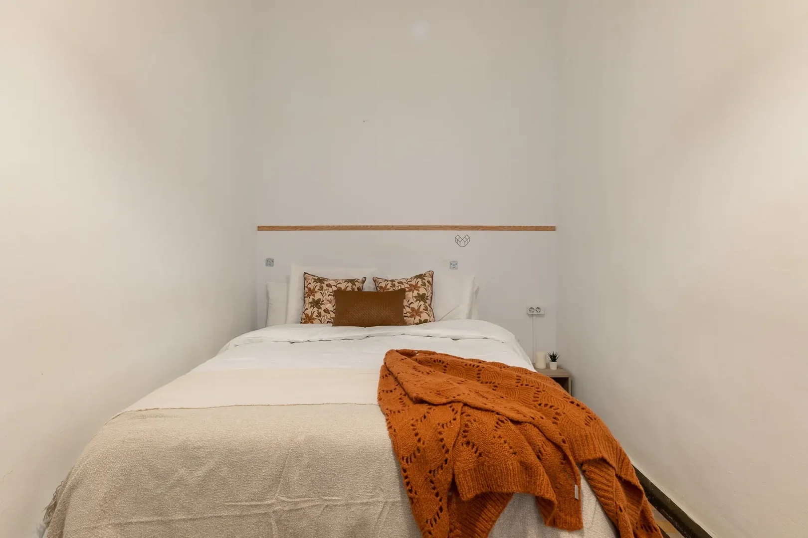 Habitación estudiantil luminosa y aireada con fácil acceso a la universidad en 