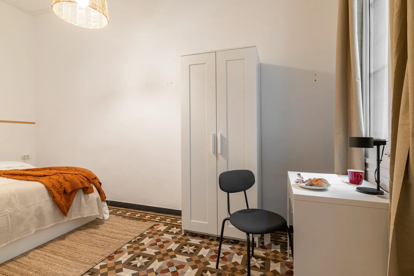 Habitación estudiantil amplia y cómoda en 