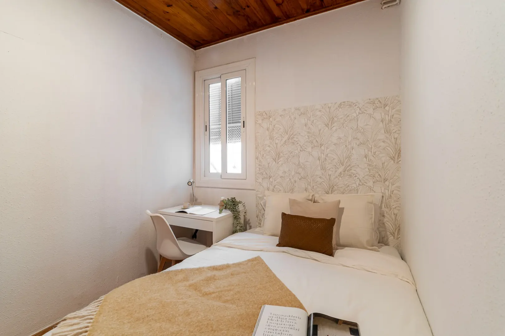 Chambre confortable pour étudiants disponible dans 