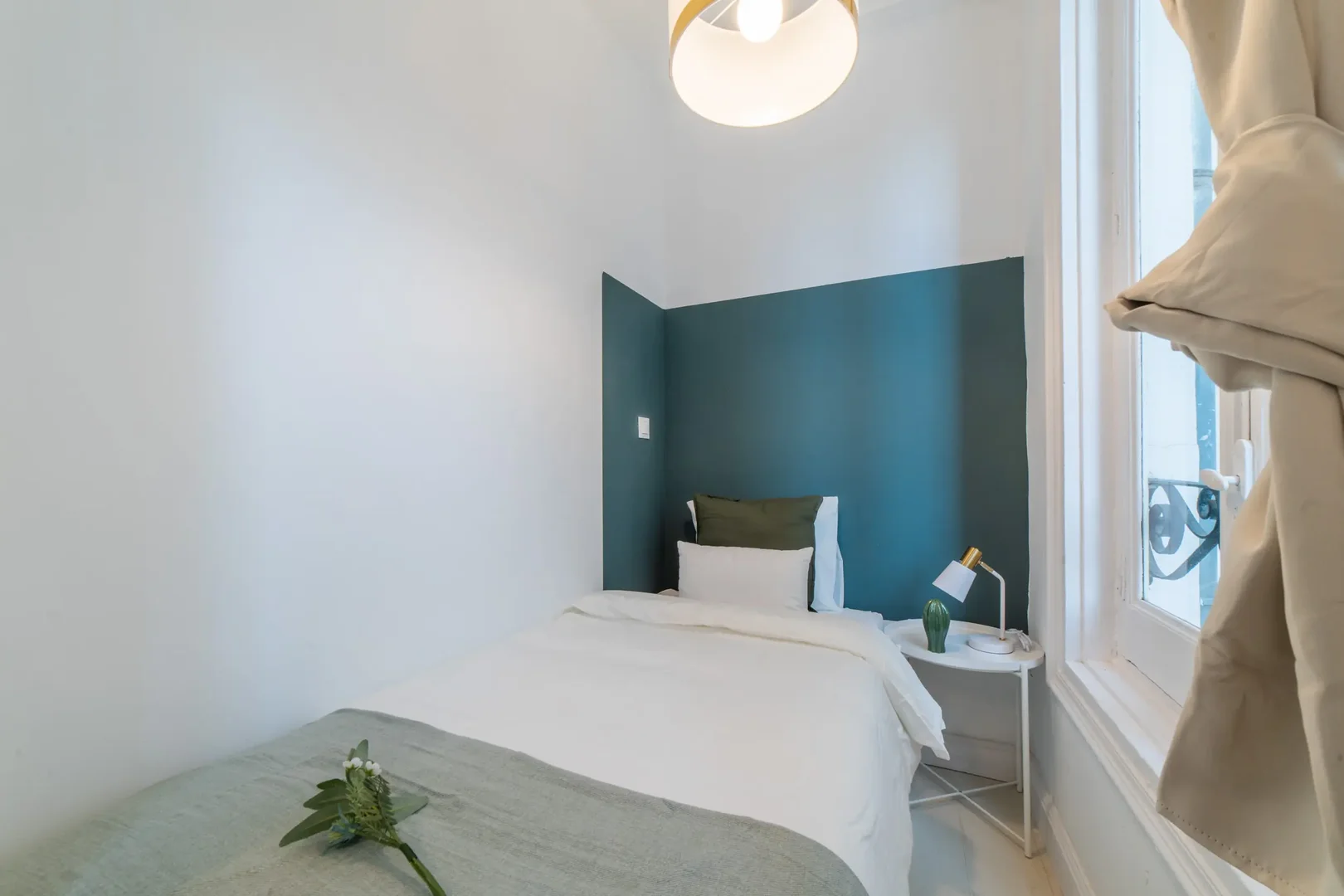 Student-friendly room in  with modern amenities