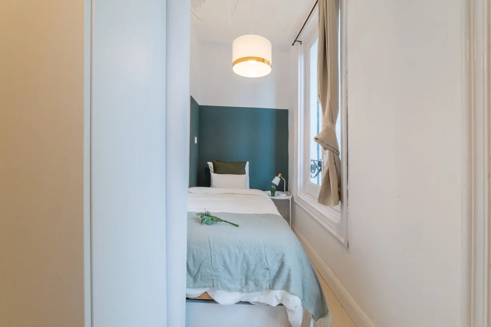 Affordable room for students with ample lighting in 