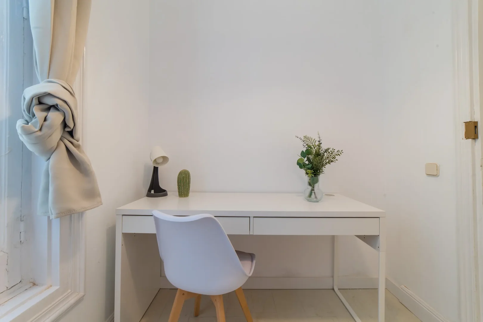 Affordable room for students with ample lighting in 