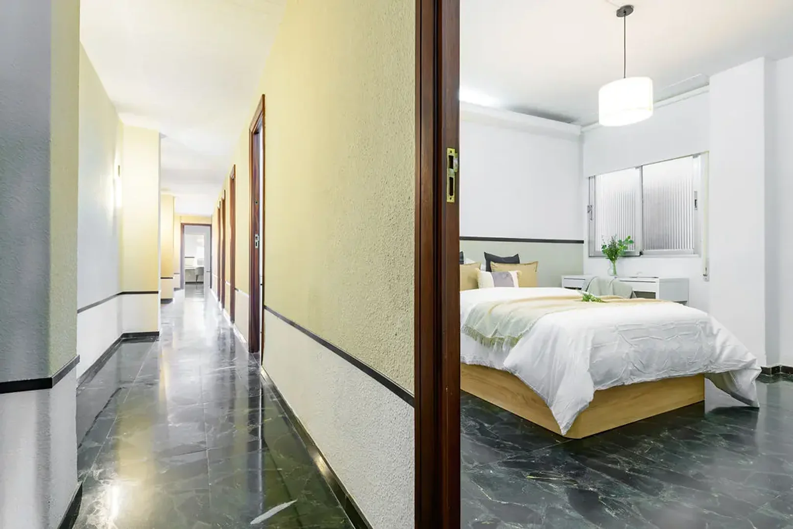 Bright and airy student room with easy university access in 