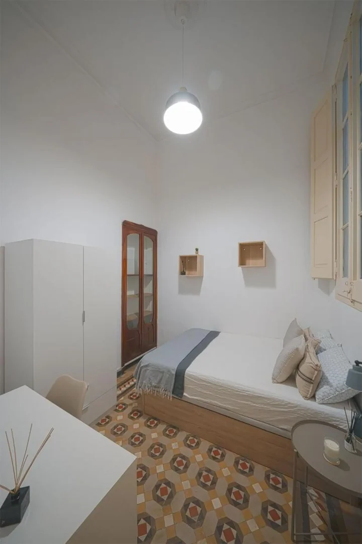 Student-friendly room in  with modern amenities