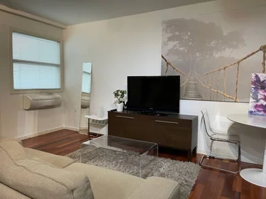 Apartamento inteiro em residência em Richards St, Vancouver, BC V6B 2Z3, Canada, imagem 23 de 23