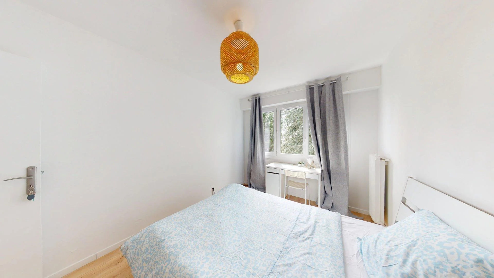 'de öğrenci dairesinde, tamamen mobilyalı kiralık oda