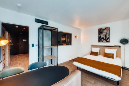 Studio in der 25-av-mazarin, bild 1 von 5
