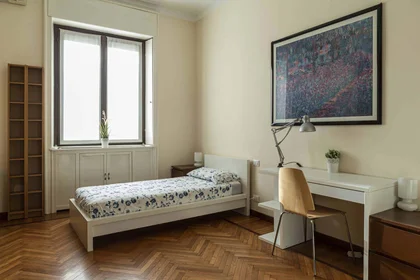 Chambre privée à Via degli Imbriani, 20, 20158 Milano MI, Italy, image 1 de 10