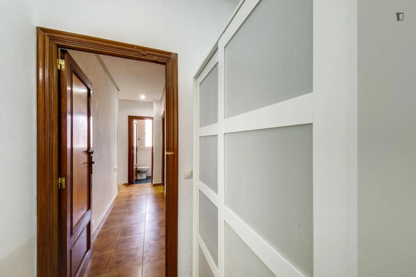 Quarto de estudante económico com localização conveniente em 