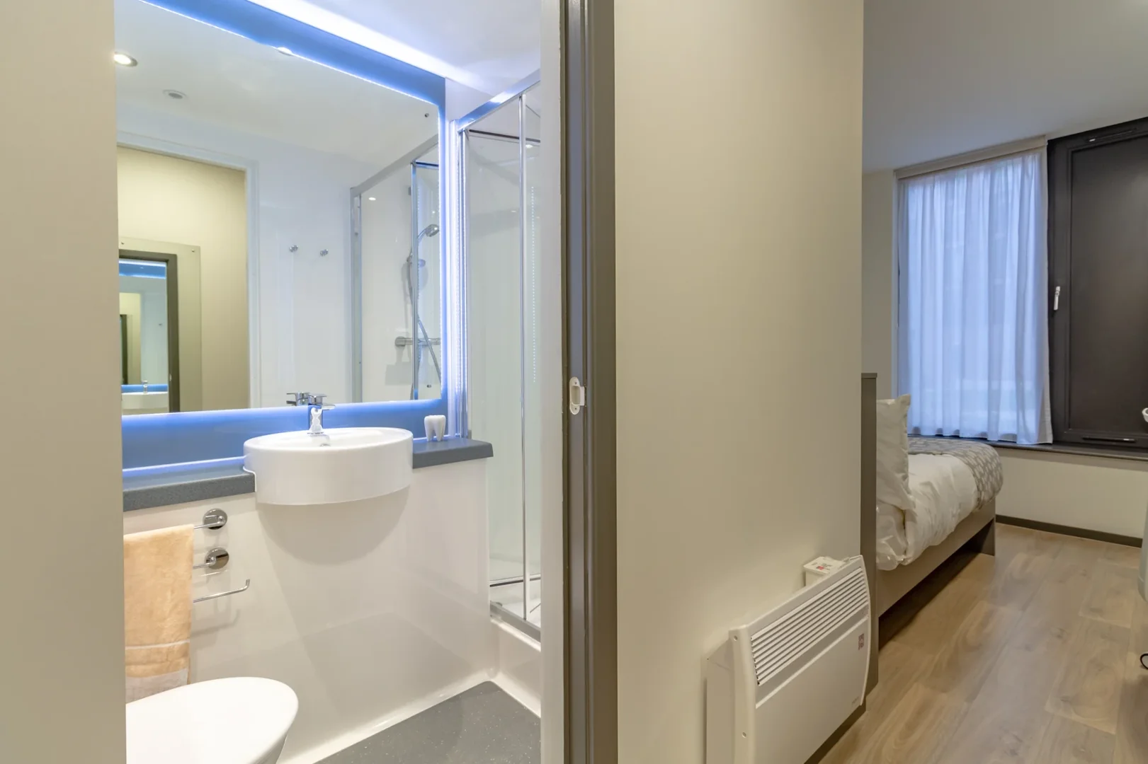 Affordable room for students with ample lighting in 