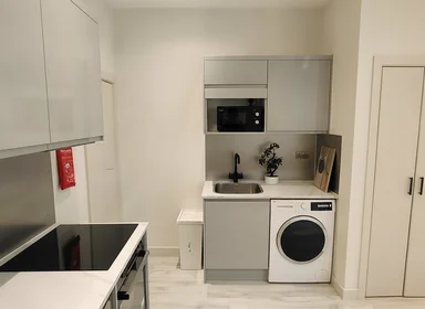 Shared room in residence at 68 Villiers Rd, Kingston upon Thames KT1 3BB, UK, image 24 of 44