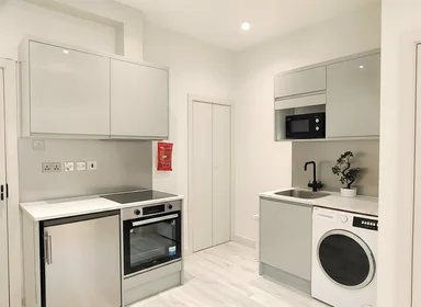 Shared room in residence at 68 Villiers Rd, Kingston upon Thames KT1 3BB, UK, image 27 of 44