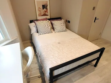 Shared room in residence at 68 Villiers Rd, Kingston upon Thames KT1 3BB, UK, image 30 of 44