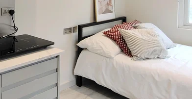 Shared room in residence at 68 Villiers Rd, Kingston upon Thames KT1 3BB, UK, image 35 of 44