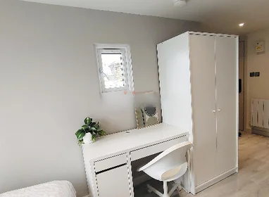 Shared room in residence at 68 Villiers Rd, Kingston upon Thames KT1 3BB, UK, image 38 of 44