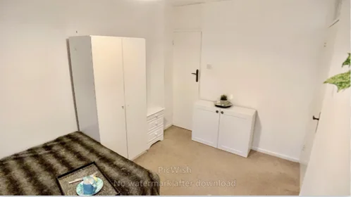Shared room in residence at 16 Moody St, Bethnal Green, London E1 4BY, UK, image 13 of 49
