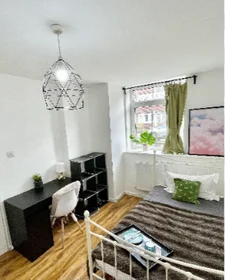Shared room in residence at 16 Moody St, Bethnal Green, London E1 4BY, UK, image 39 of 49