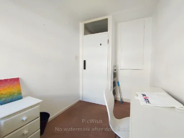 Shared room in residence at 16 Moody St, Bethnal Green, London E1 4BY, UK, image 40 of 49