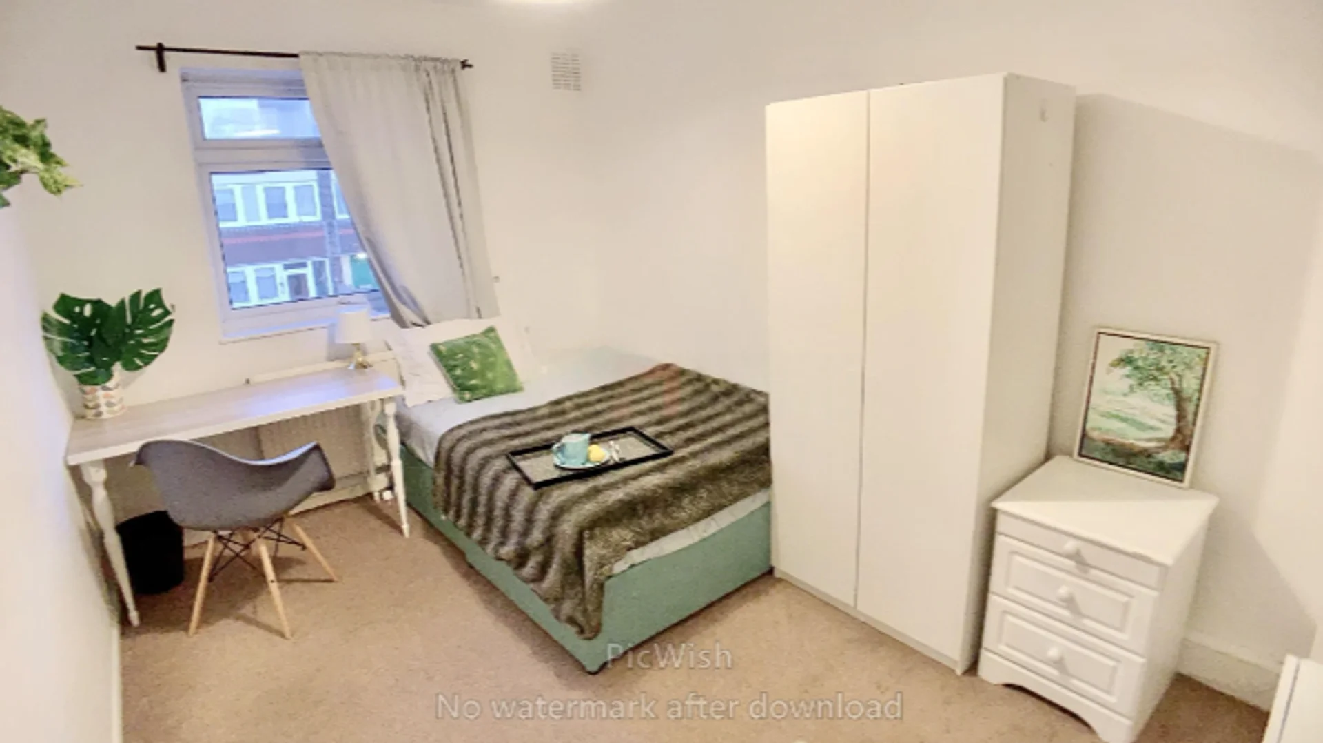 Student-friendly room in  with modern amenities