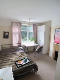 Entire apartment in residence at 33 Sirdar Rd, Southampton SO17 3SH, UK , image 1 of 15