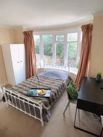 Entire apartment in residence at 33 Sirdar Rd, Southampton SO17 3SH, UK , image 4 of 15