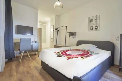 Privatzimmer in der 4 Rue Rogier, 51100 Reims, France, bild 1 von 10