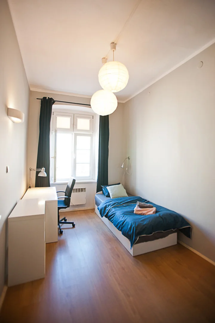 Economical student room with convenient location in 