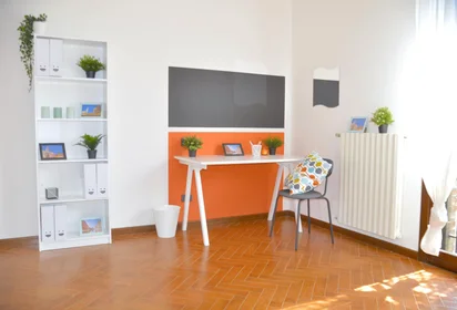 Privatzimmer in der Via Filippo Turati, Crocetta, bild 1 von 10