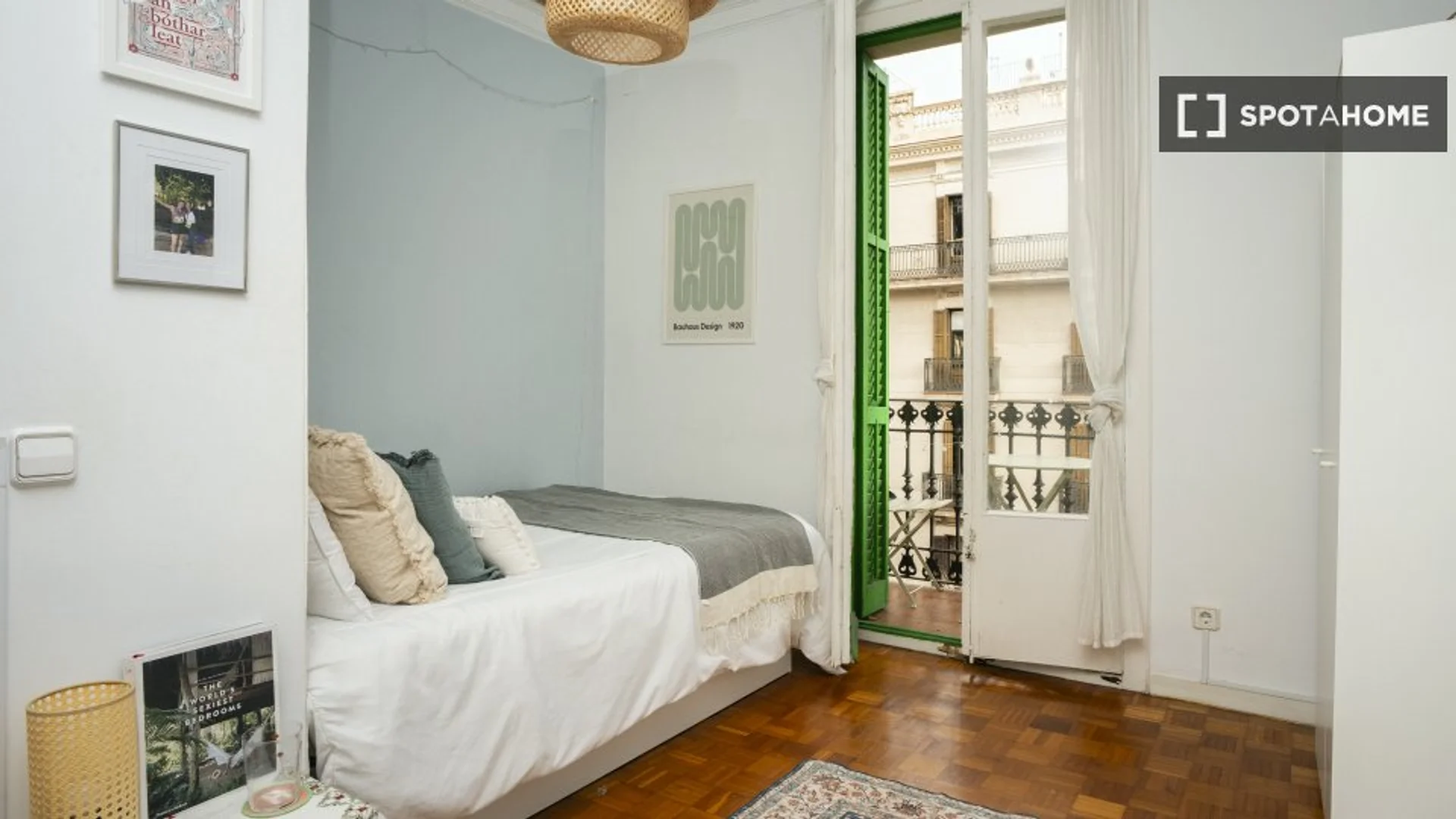 Chambre confortable pour étudiants disponible dans 