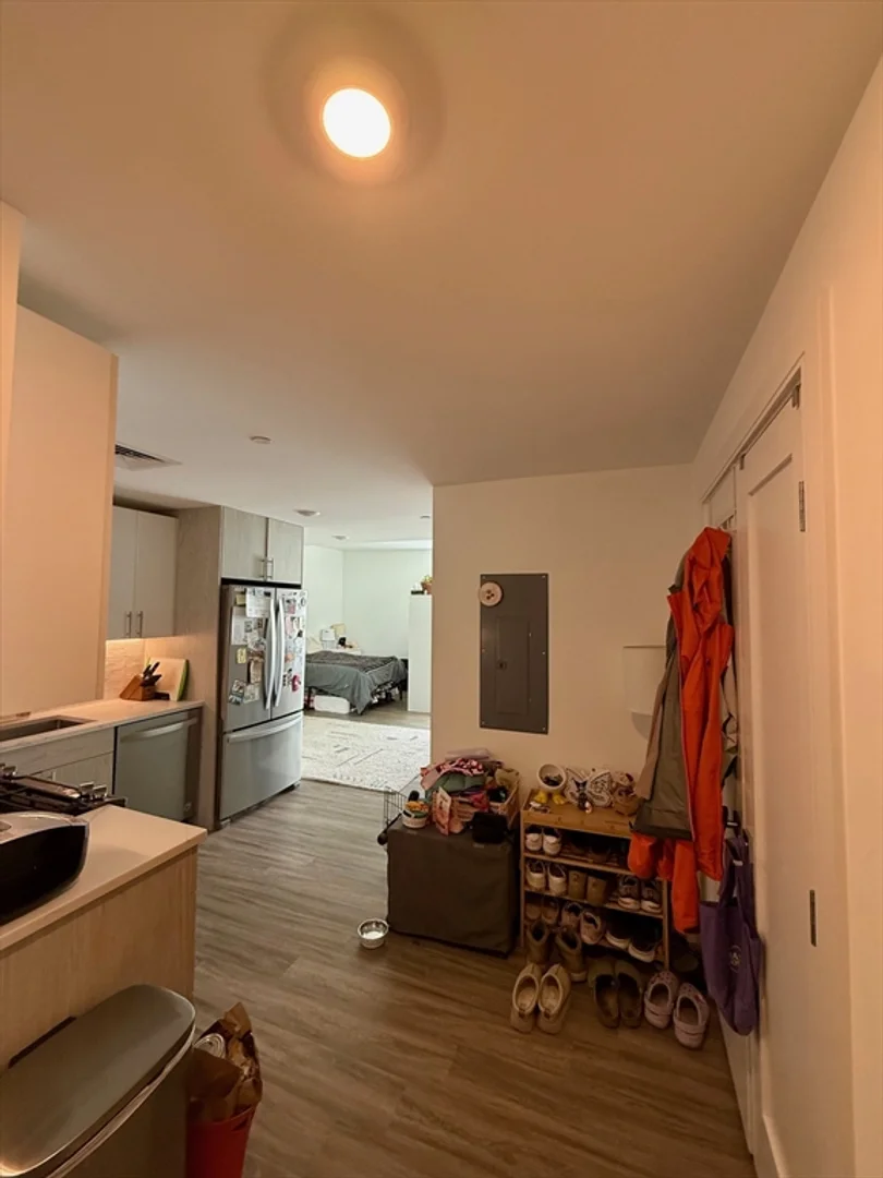  bölgesinde tam olanaklara sahip modern öğrenci stüdyosu