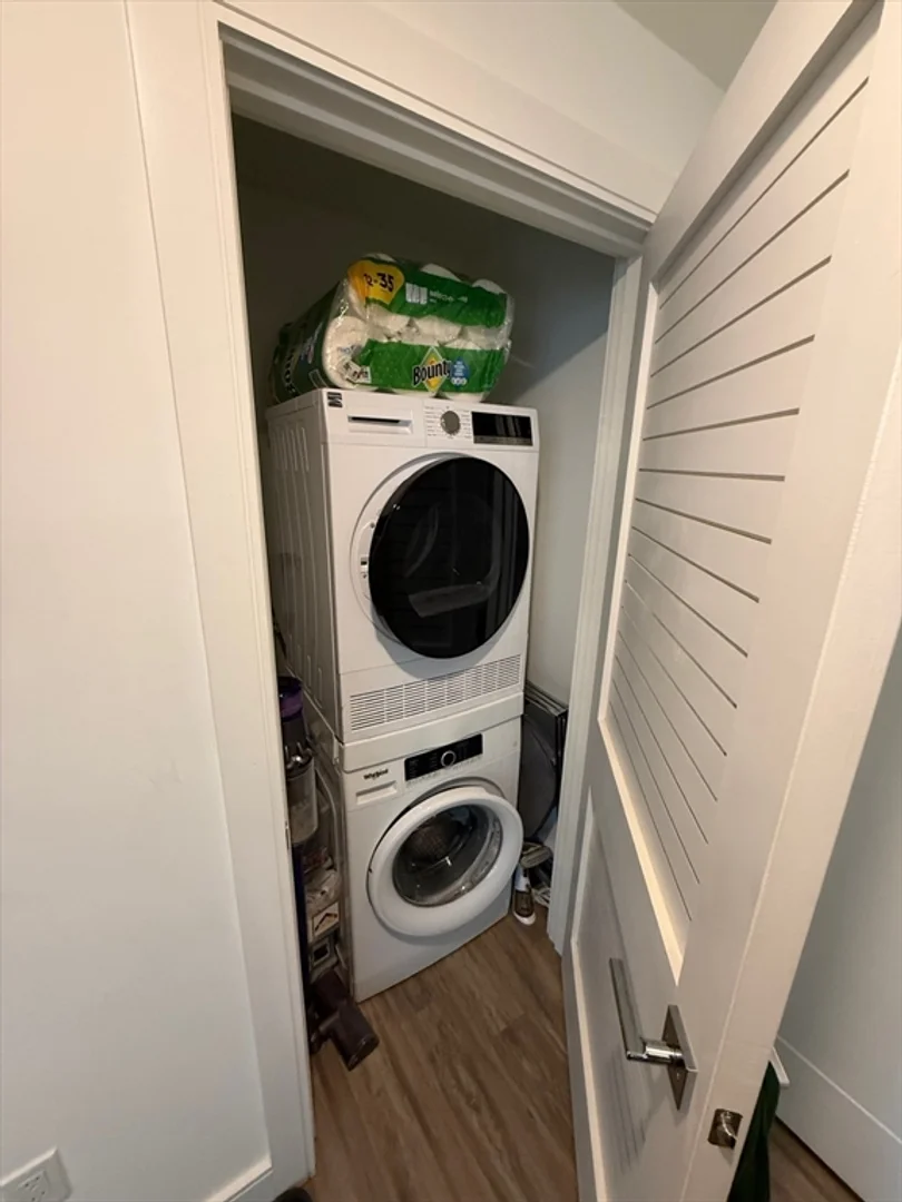  bölgesindeki öğrenciler için tam donanımlı stüdyo daire
