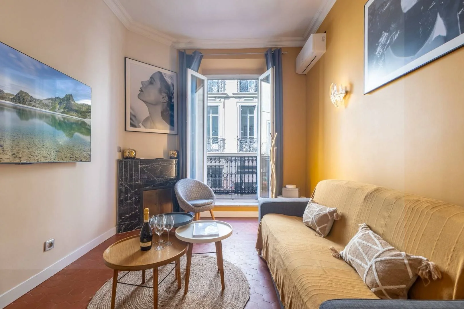 Student-friendly room in  with modern amenities