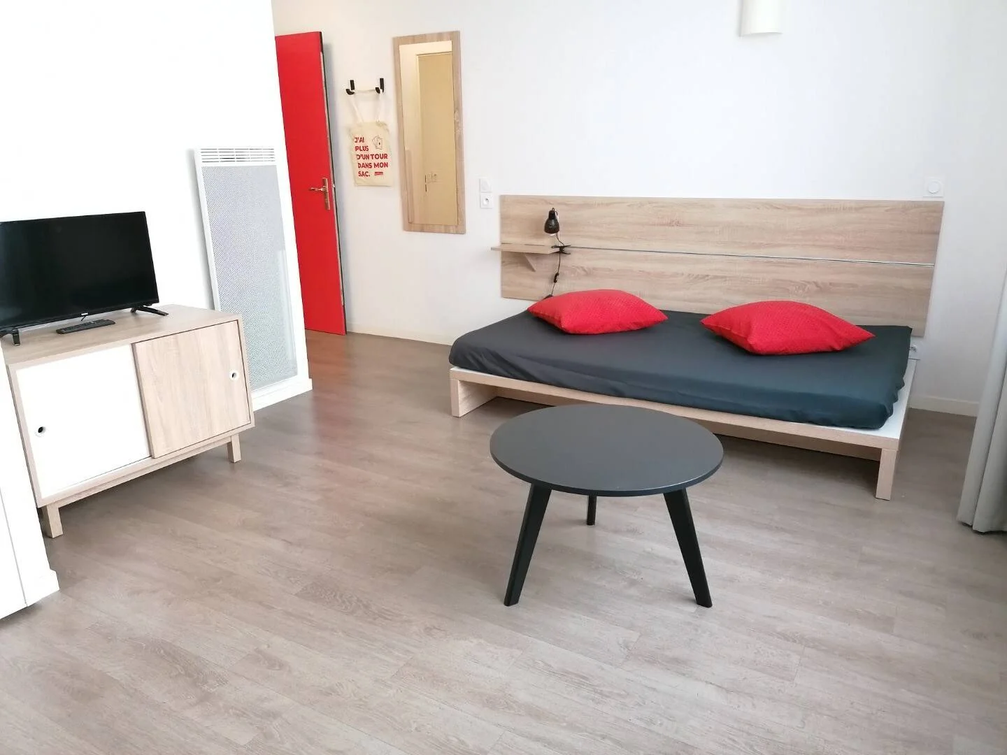 Funktionelles Studentenzimmer perfekt zum Studieren in 