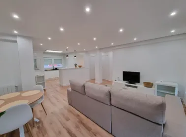 Apartamento totalmente mobilado em Santander