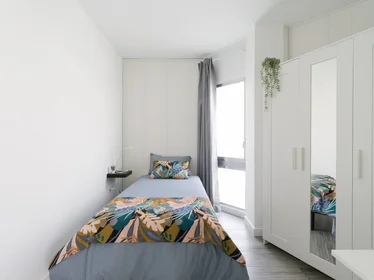 Quarto privado em Calle Veneguera 30, imagem 1 de 10