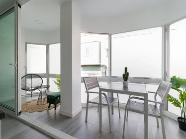 Quarto privado em Calle Veneguera 30, imagem 15 de 18