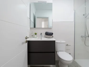 Quarto privado em Calle Veneguera 30, imagem 17 de 18