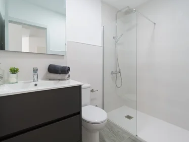 Quarto privado em Calle Veneguera 30, imagem 18 de 18