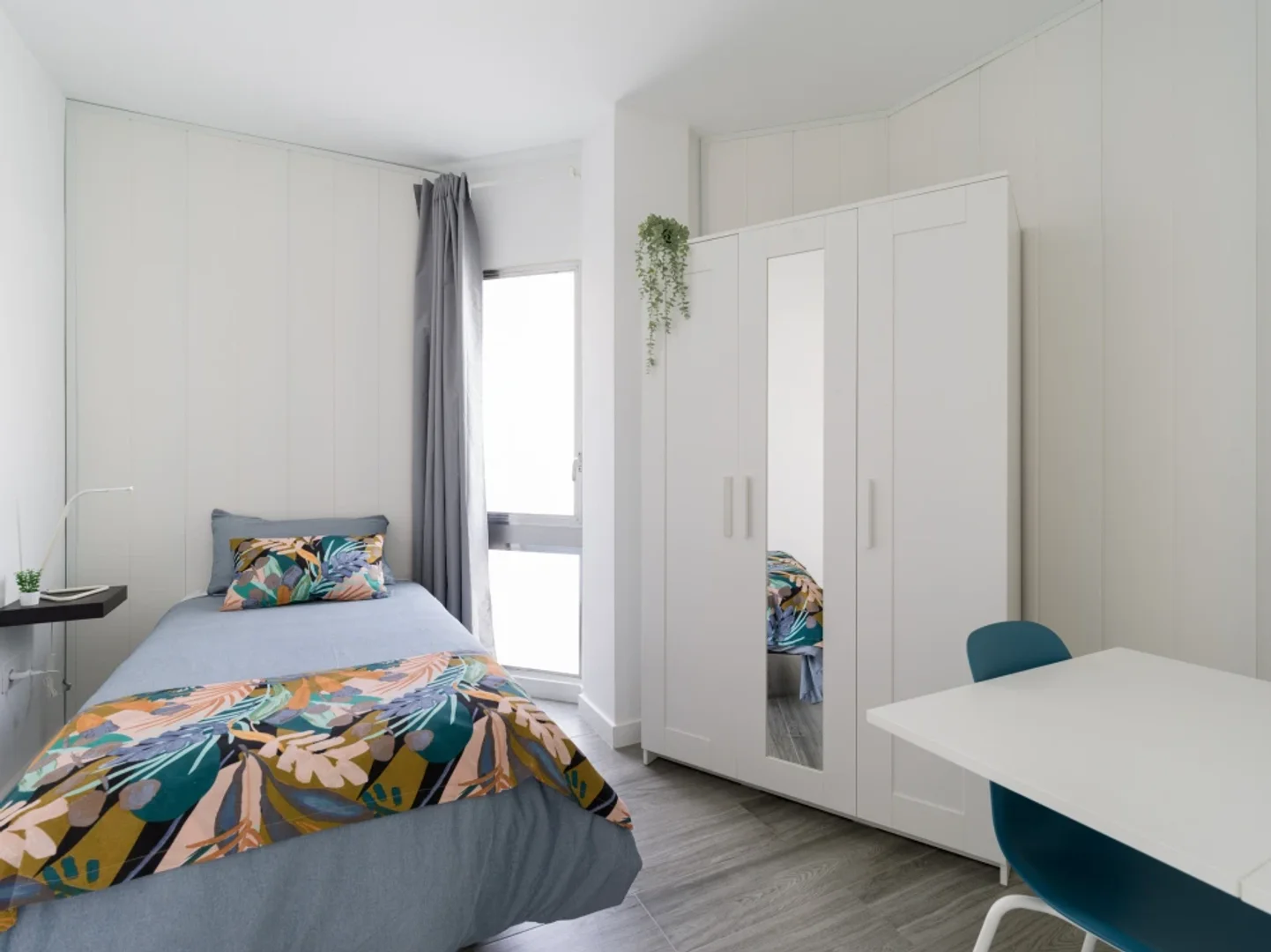 Quarto para alugar em apartamento de estudantes em , totalmente mobilado