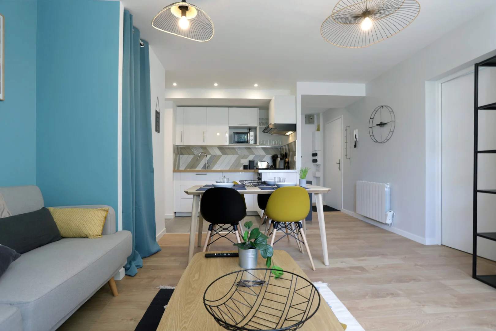 Affordable room for students with ample lighting in 