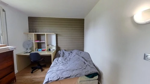 Room for rent in a shared flat in Bordeaux