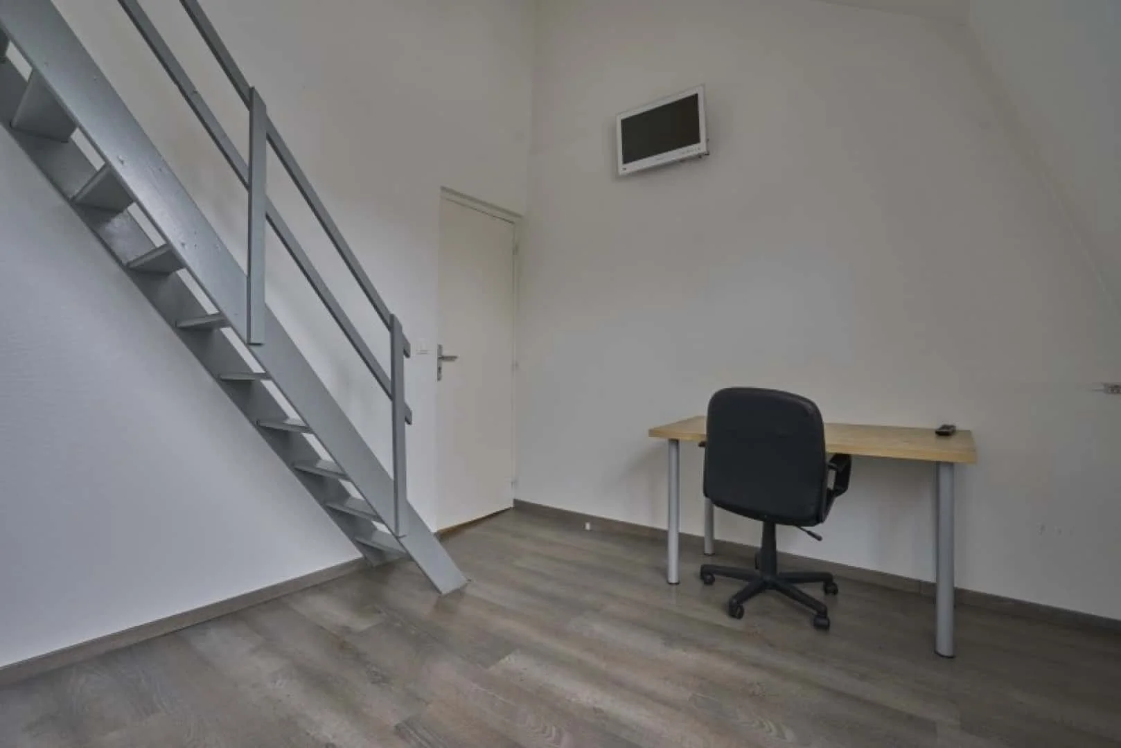 Bright and airy student room with easy university access in 